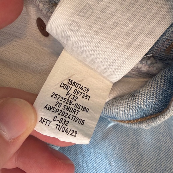 Abercrombie & Fitch Women’s Low Rise Baggy Jean Heavy Destroyed Size 6/28 - Picture 8 of 8